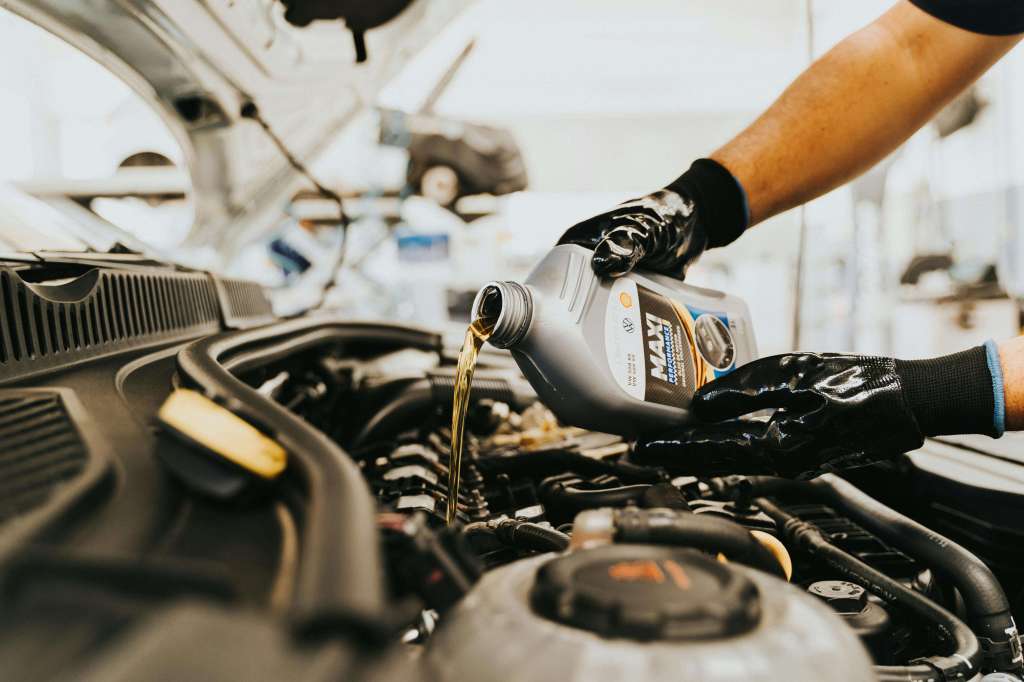 How to Change Your Car’s Engine Oil at&nbsp;Home